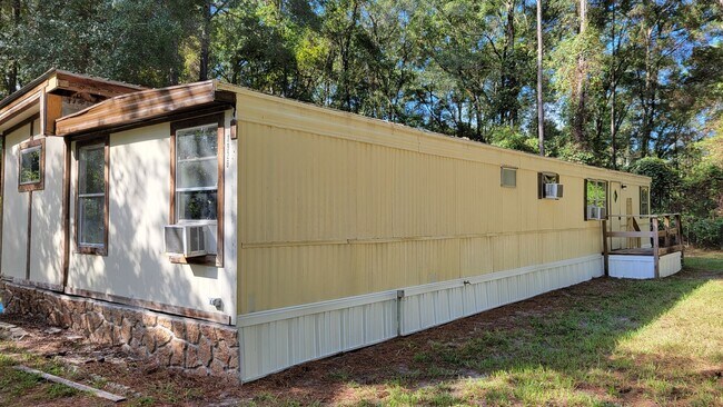 Building Photo - 2 Bed | 1 1/2 Bath | Fenced & Gated 1/4 Acre of land