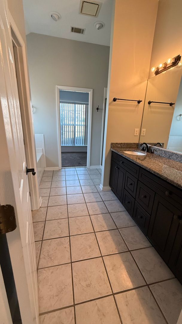 Building Photo - 1500 Cedar Hill Trail