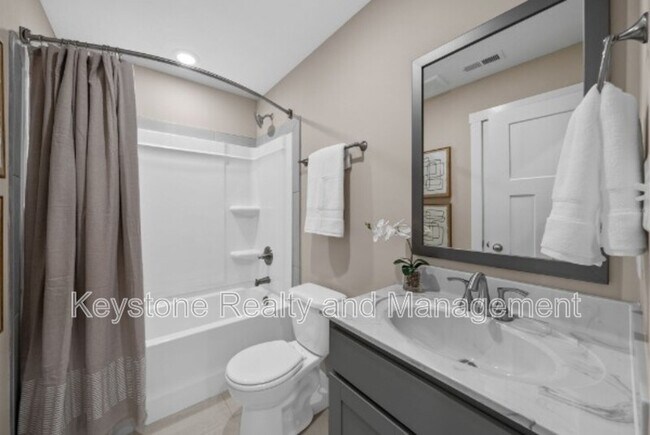 Building Photo - 404 Juniper Way