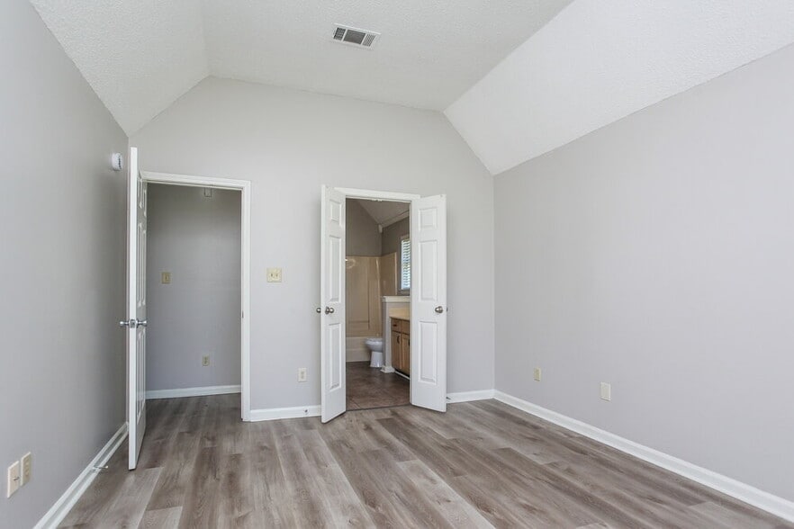 Building Photo - 4671 Lindawood Ln