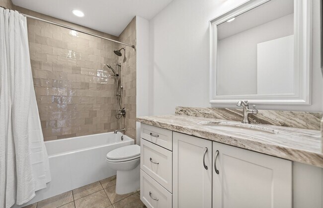 Building Photo - Beautiful Remodeled 2-Bedroom Single-Story Condo