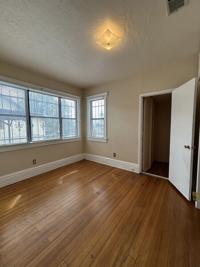 Building Photo - 1311 Edith Blvd SE