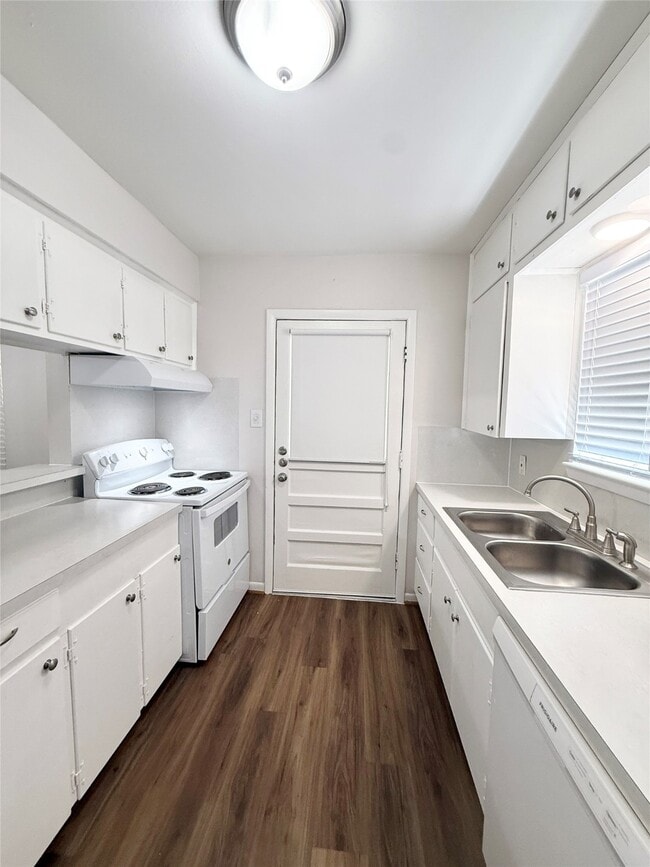 Building Photo - 500 Willow Dr