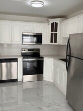 Building Photo - 1005E