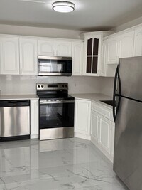 Building Photo - 1005E