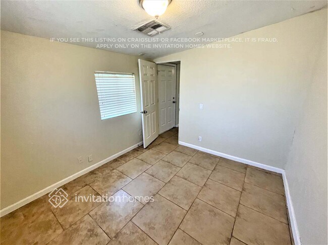 Building Photo - 1804 W Weldon Ave
