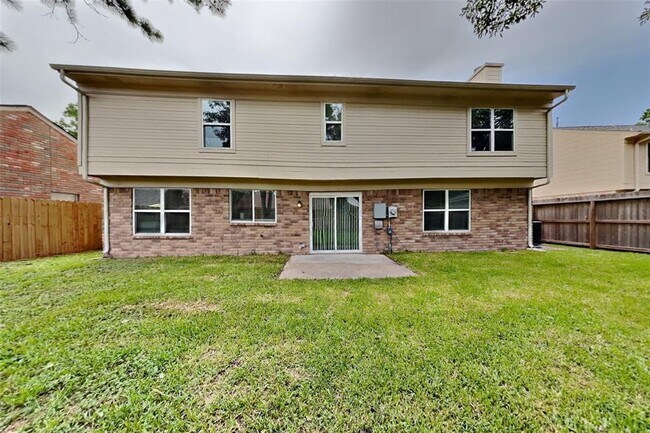 Building Photo - 9219 Palm Shores Dr