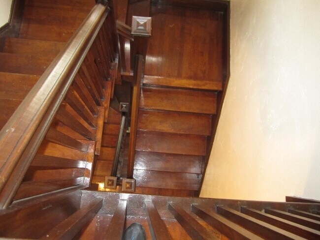 Building Photo - 216 Ingleside Ave