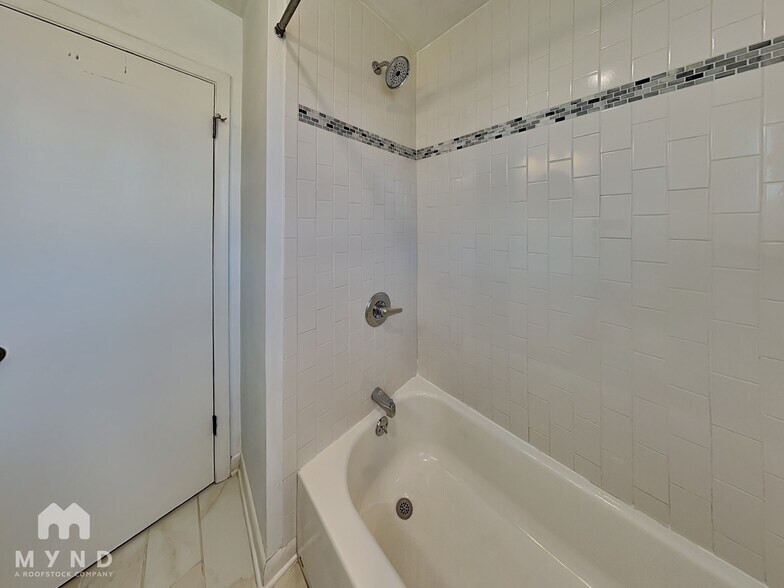 Building Photo - 1317 Davidson St