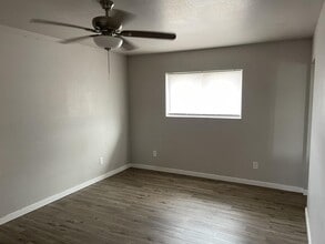 Building Photo - 537 W Juniper Dr