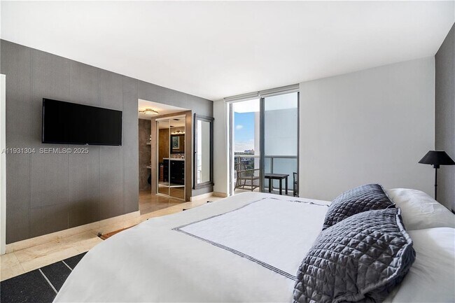 Building Photo - 1900 Sunset Harbour Dr