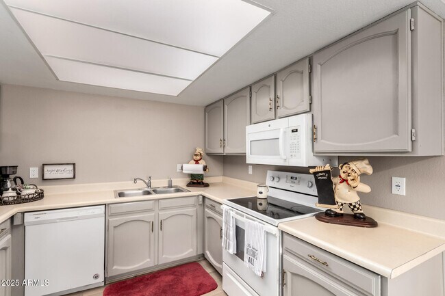 Building Photo - 3407 N Pleasant Dr