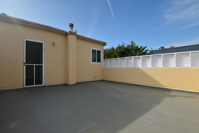 Building Photo - Ocean Avenue Duplex