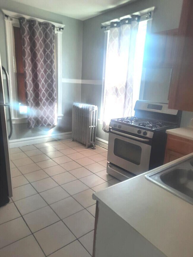 Building Photo - 6221 S Laflin St