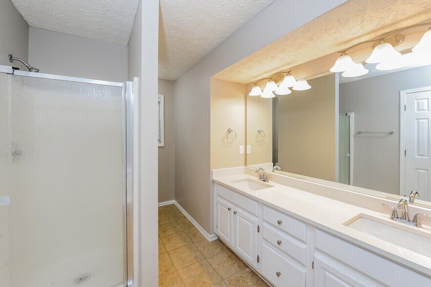 Building Photo - 5015 River Rock Way