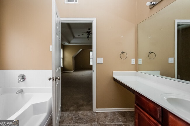 Building Photo - 6237 Selborn Dr SW