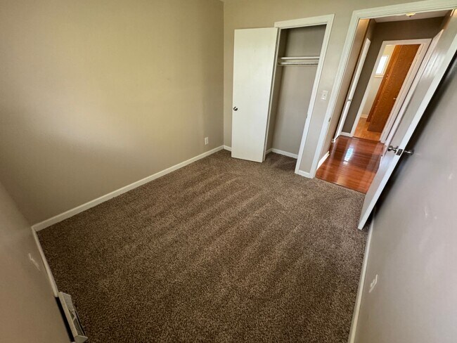 Building Photo - 3 Bedroom- Upper Arlington area