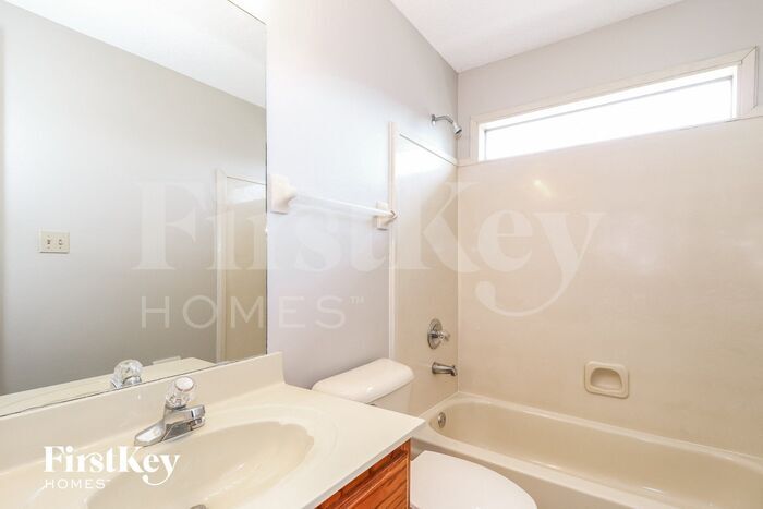 Building Photo - 9689 Kingsridge Dr