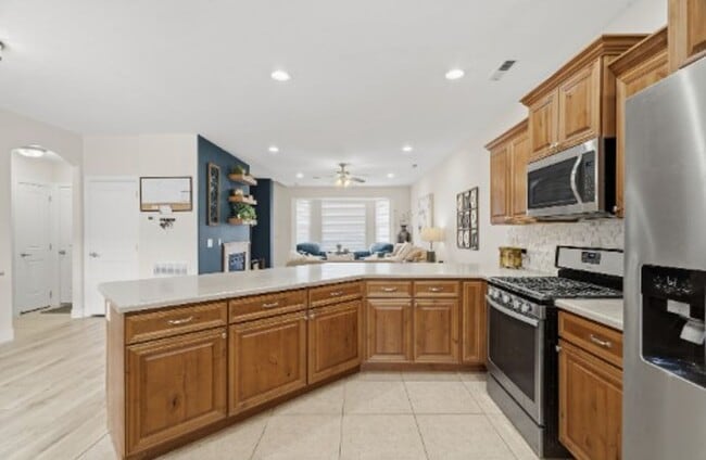 Building Photo - FULLY FURNISHED 3 Bed/2.5 Bath Home!