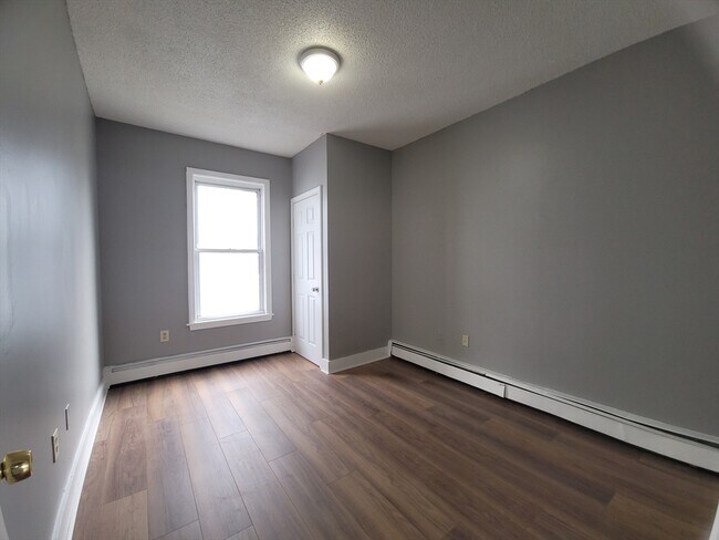 Building Photo - 26 Endicott St