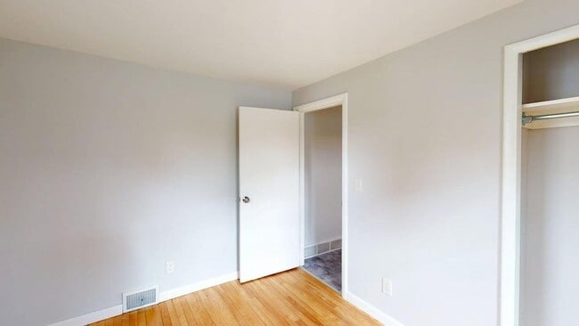 Building Photo - 97 Linton St