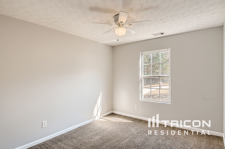Building Photo - 1401 Lancaster Ct