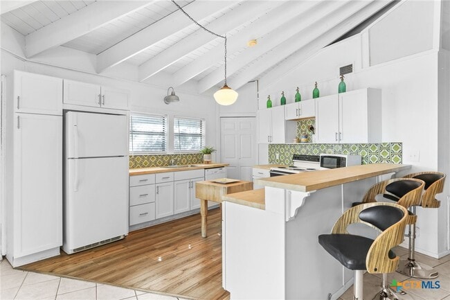 Building Photo - 1433 Riviera Dr