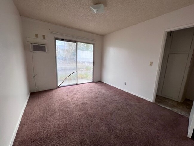 Building Photo - 1 Bedroom Economy Apartment Old Bullhead