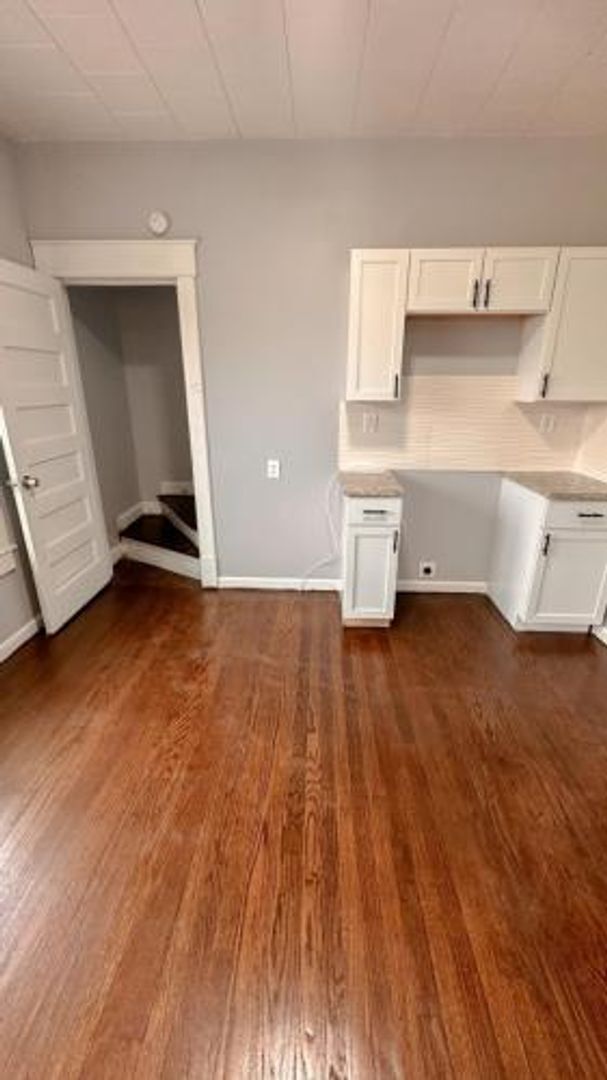 Building Photo - Spacious 3BR / 2BA Home – Private Upstairs Living Area & Fenced Backyard