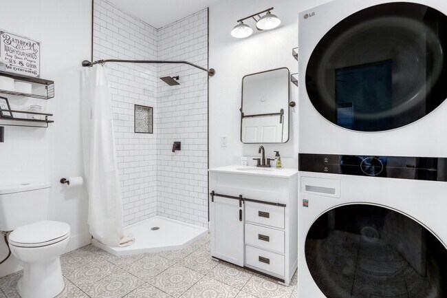 Building Photo - 569 Wright Ave