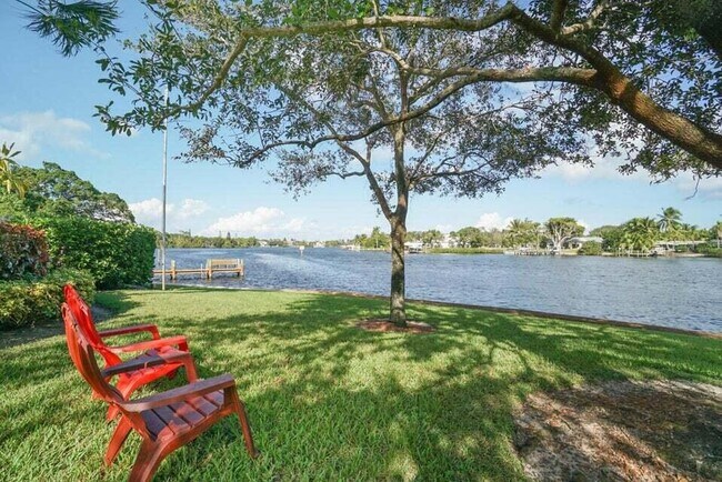 Building Photo - 475 Tequesta Dr