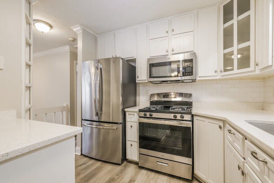 Building Photo - 140 Birch Rill Dr