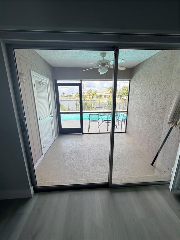 Building Photo - 920 Conecta Dr