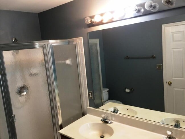 Building Photo - 2531 James Maury Dr