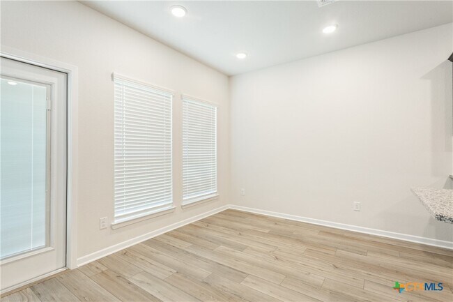 Building Photo - 2823 Fox River Dr