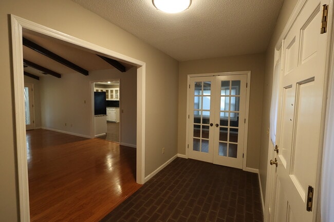 Building Photo - 313 Palomino Path