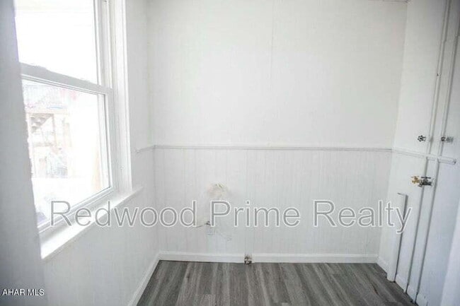 Building Photo - 1320 16th Ave