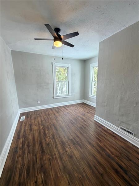 Building Photo - 306 E Wallace Ave