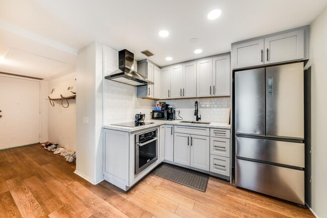 Building Photo - 2BED 2 BATH ALL UTILITIES INCLUDED DOWNTOW...