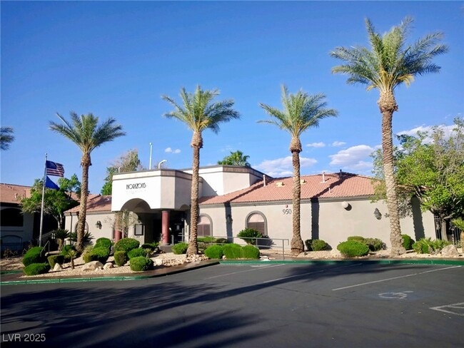 Building Photo - 950 Seven Hills Dr
