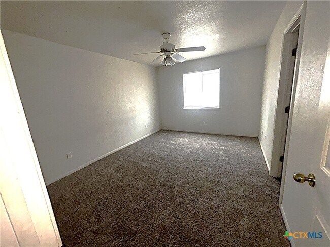 Building Photo - 308 Deloris Dr