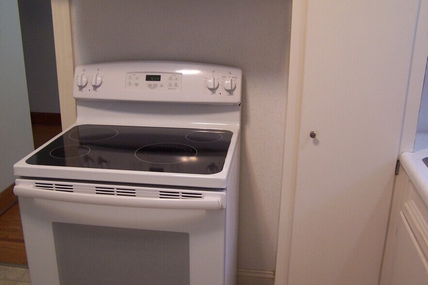 Oven - 440 Glessner Ave