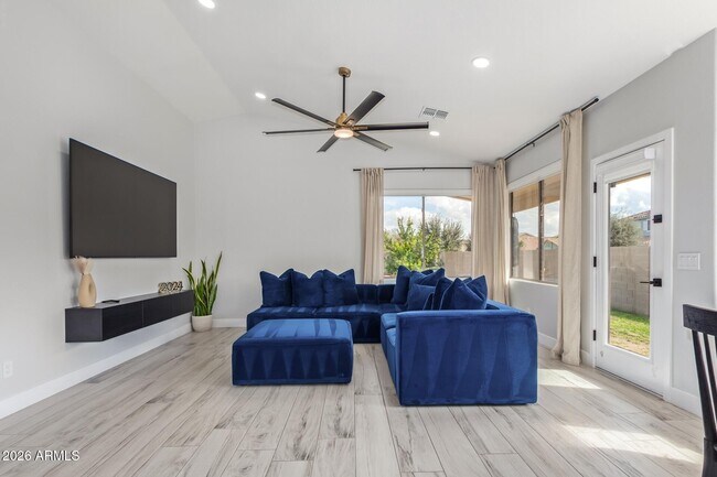 Building Photo - 16019 W Linden St