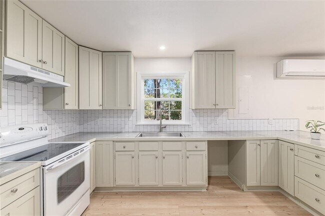 Building Photo - 18124 SW 75 Ave