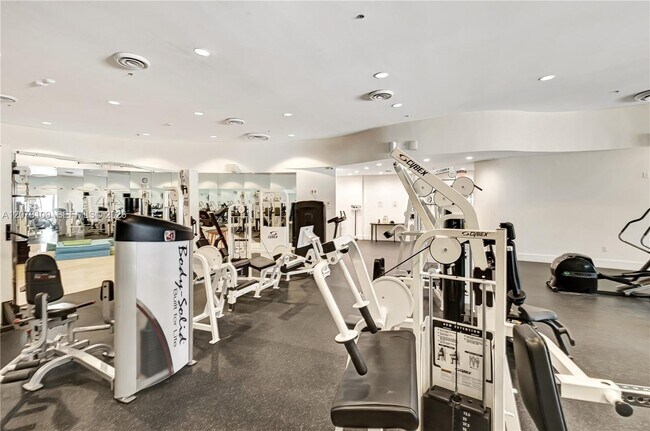 Building Photo - 5600 Collins Ave