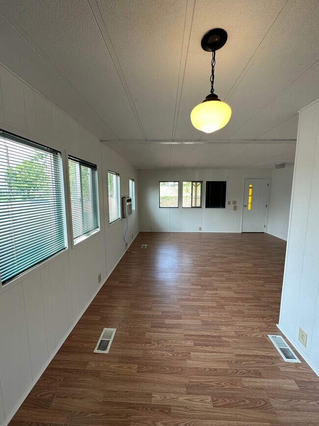 Building Photo - Cute 2-Bedroom & 2-Bathroom Single Family Home for Rent!