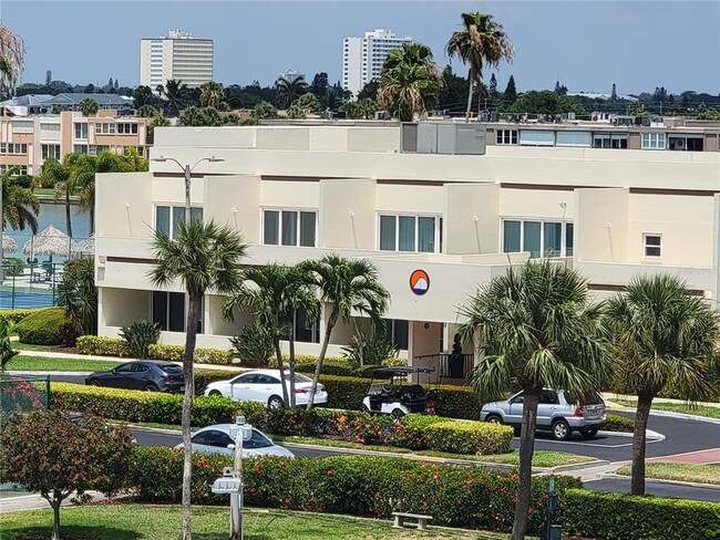 Building Photo - 7600 Sun Island Dr S