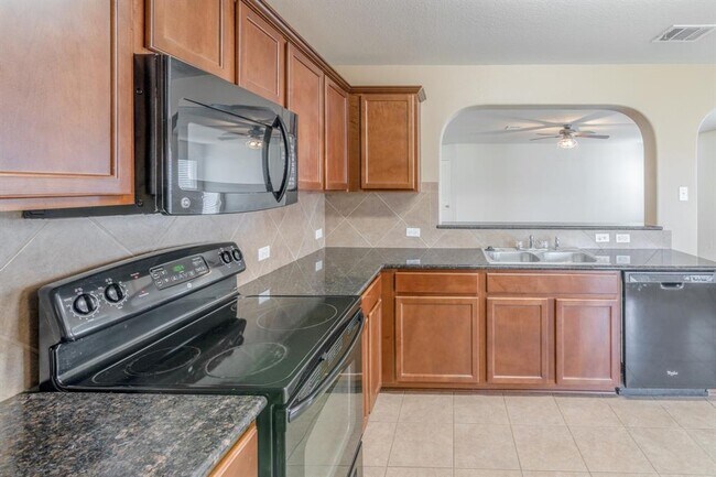 Building Photo - 328 Baldwin St