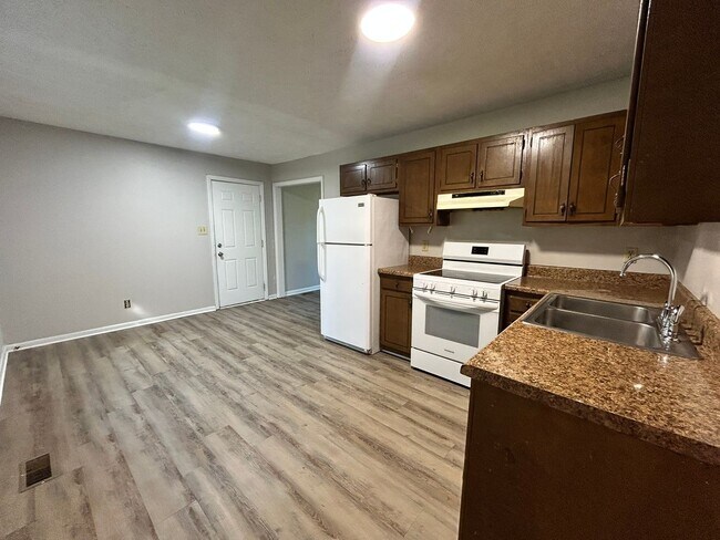 Building Photo - 745 Rustland Dr