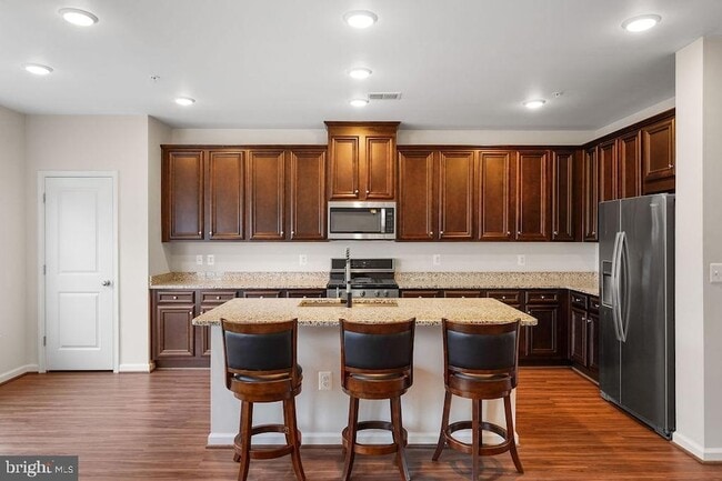 Building Photo - 12854 Cloverleaf Center Drive
